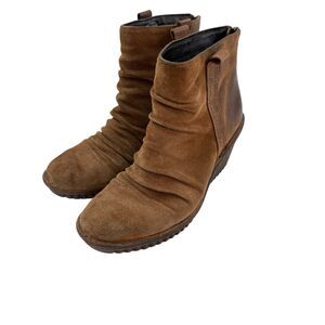 Bionica Destiney Suede Wedge Booties Boots Women Size 8 Shoes Leather